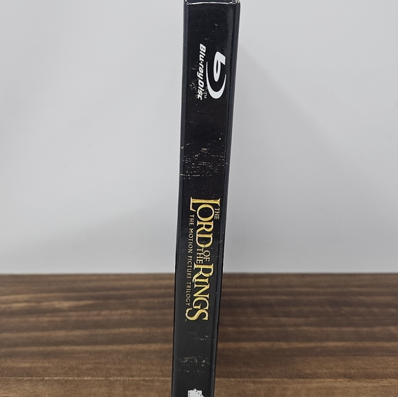 The Lord of the Rings Motion Picture Trilogy Box Set Blu-ray - Picture 2 of 4